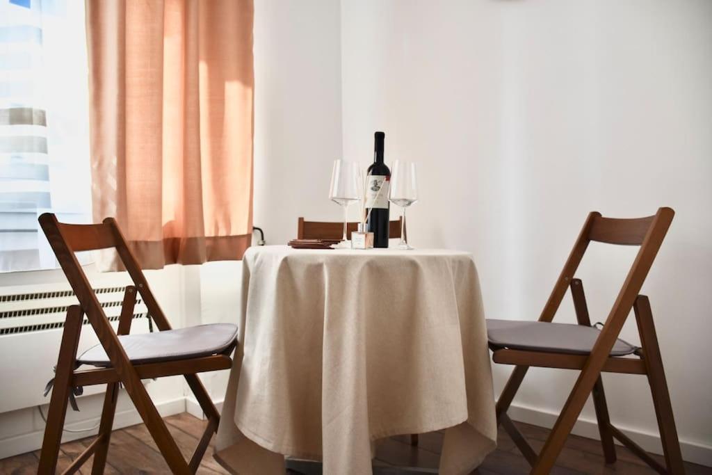 Apartment In Belgrade With Small Parking Space Eksteriør bilde